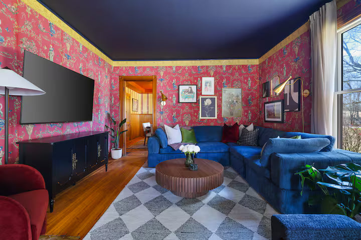 Premium King Suite (Private Bath)