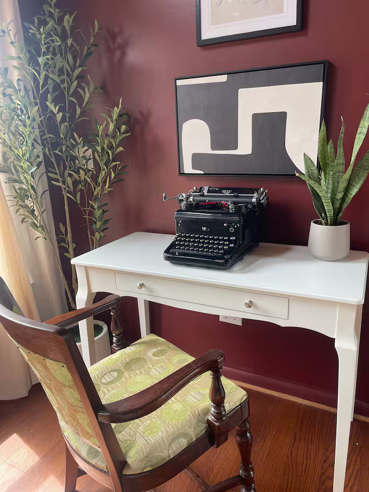 Premium King Suite (Private Bath)