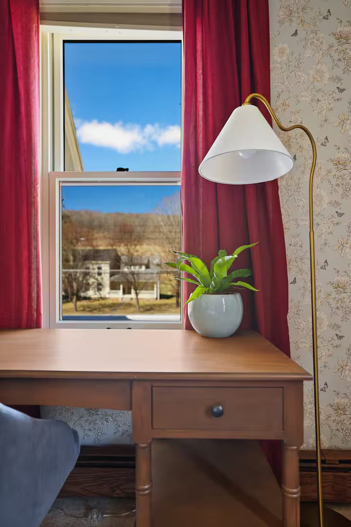 Premium King Suite (Private Bath)