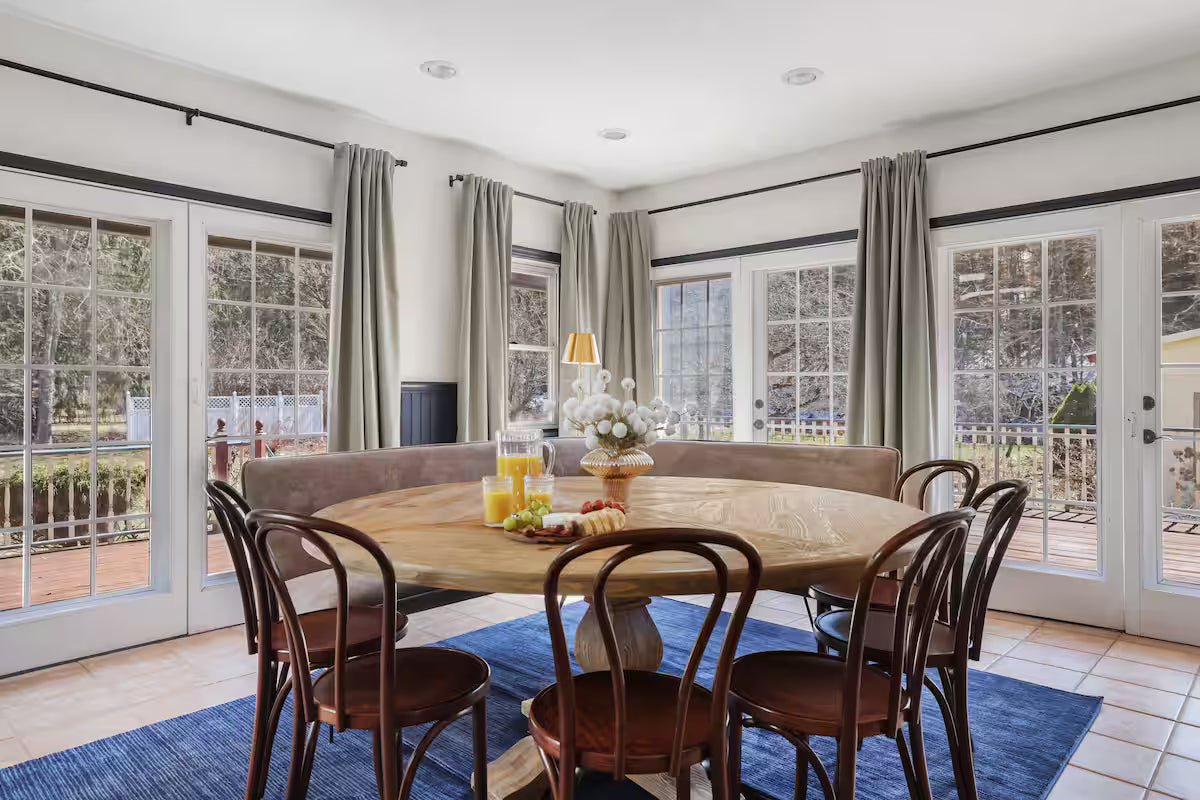 Premium King Suite (Private Bath)