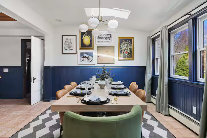 Premium King Suite (Private Bath)