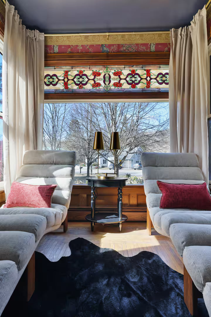 Premium King Suite (Private Bath)