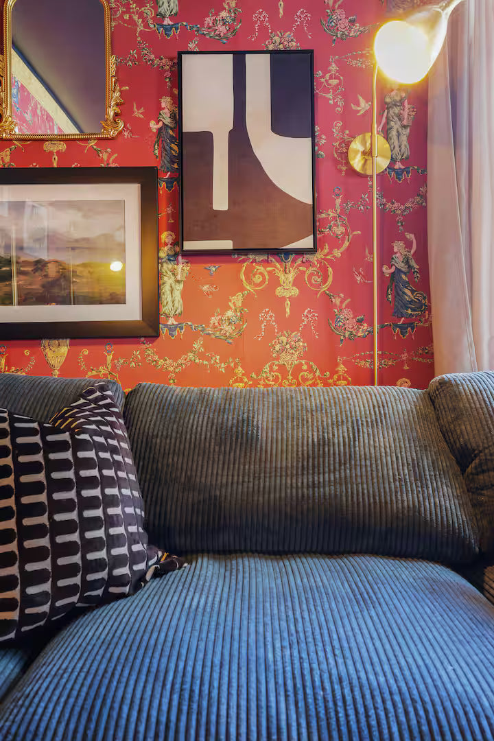 Premium King Suite (Private Bath)