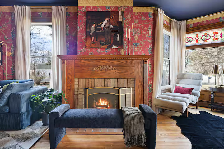 Premium King Suite (Private Bath)