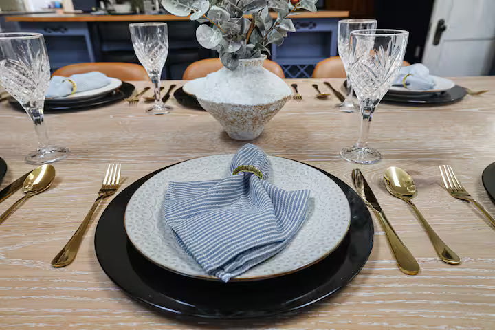 Premium King Suite (Private Bath)