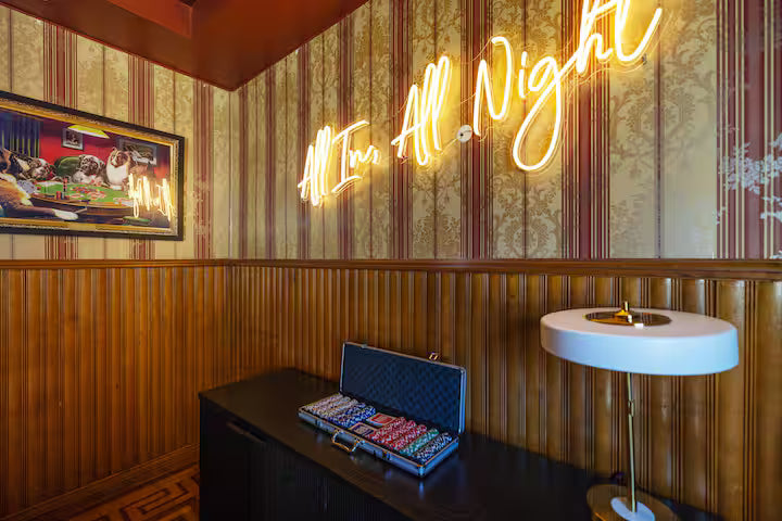 Premium King Suite (Private Bath)