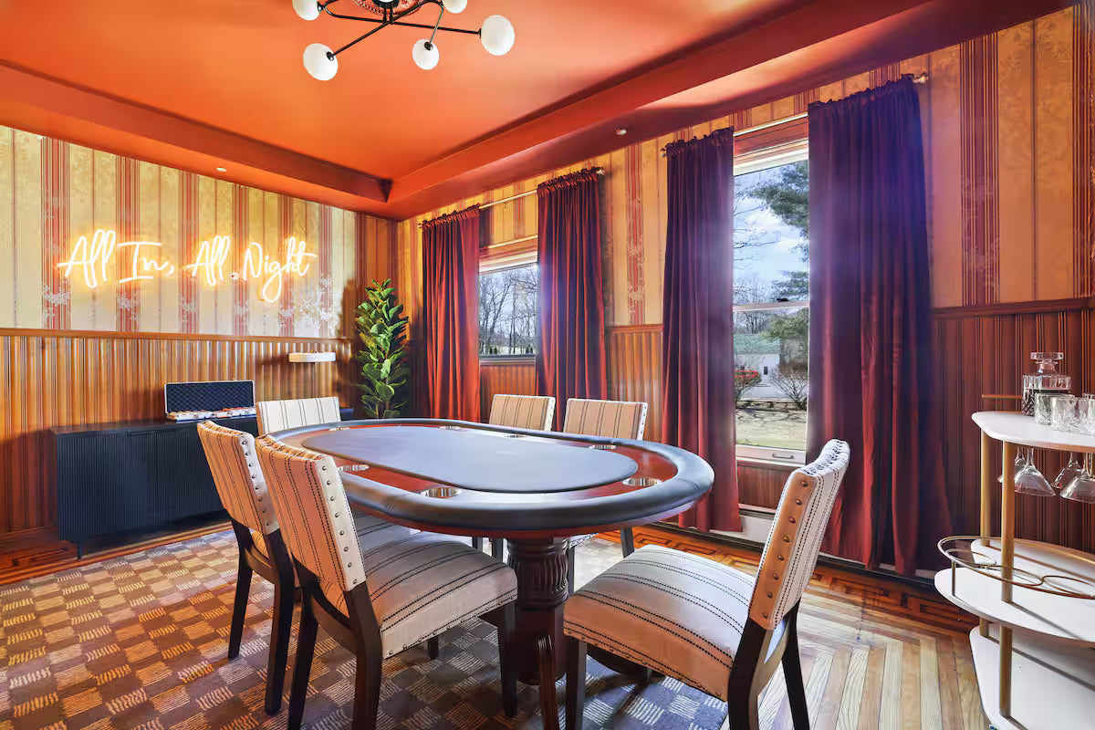 Premium King Suite (Private Bath)