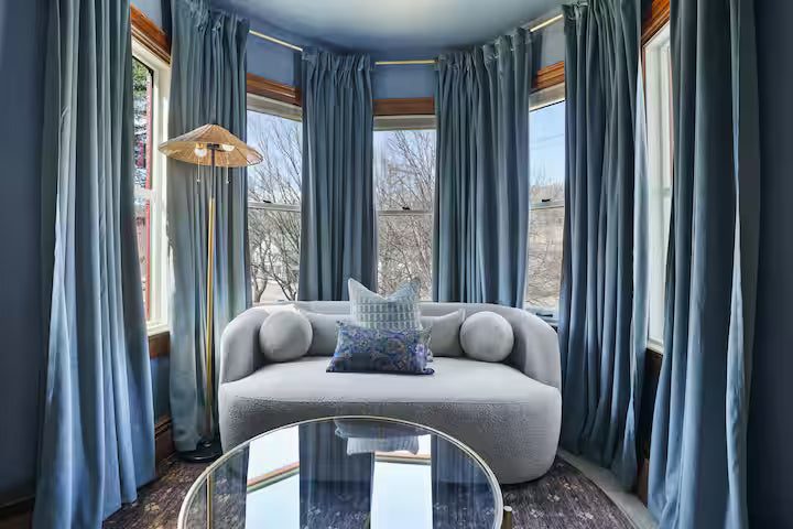 Premium King Suite (Private Bath)